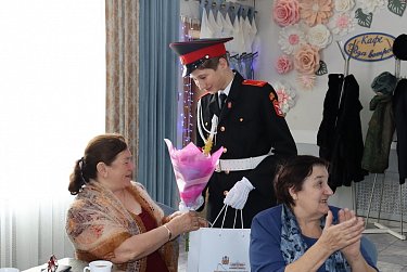 Цветы – мамам героев